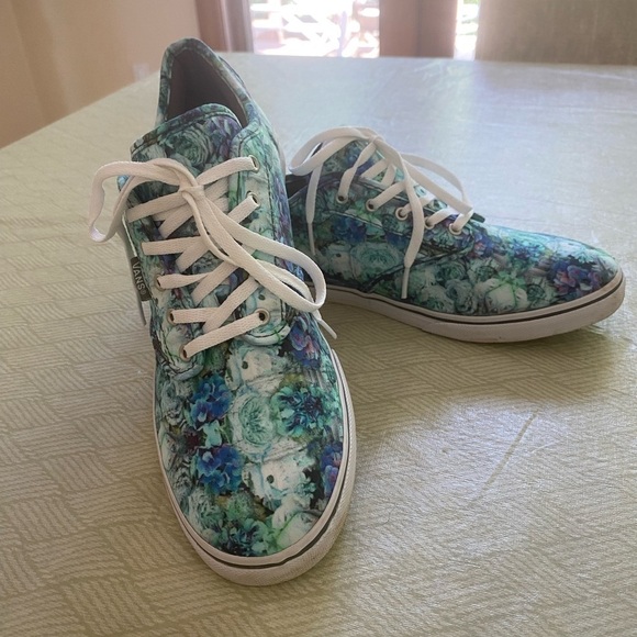 Vans Shoes - Vans Floral Print Green Blue Size 10 Womens Skate Shoes